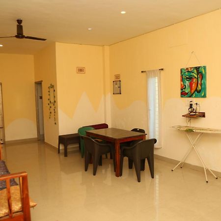 Art Le Cafe Apartment Auroville Exterior photo
