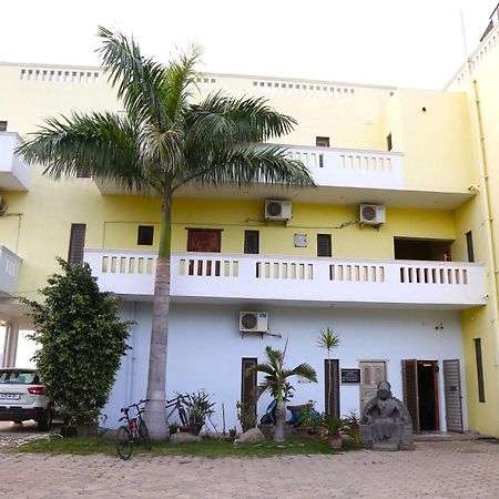 Art Le Cafe Apartment Auroville Exterior photo