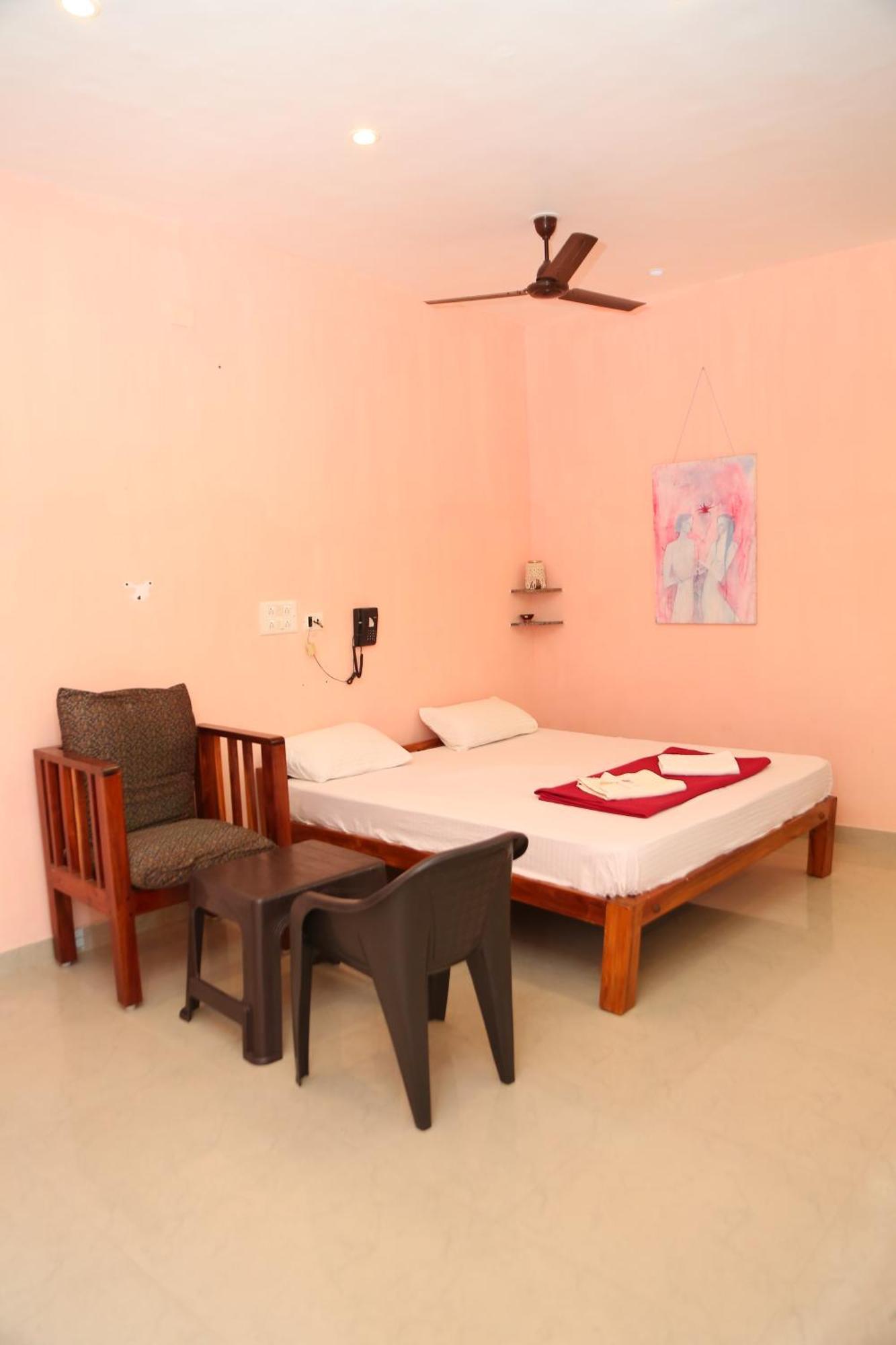 Art Le Cafe Apartment Auroville Room photo