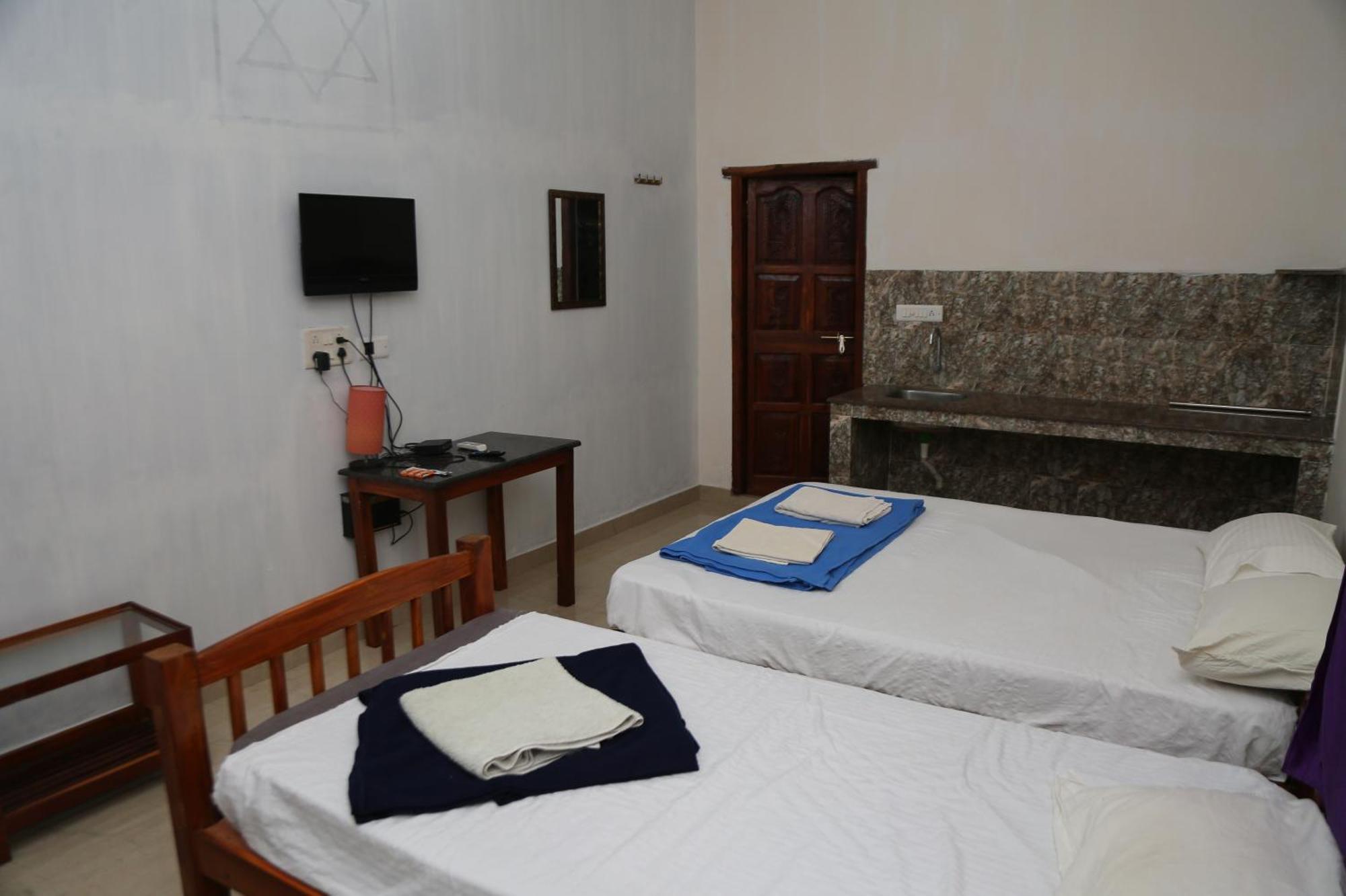 Art Le Cafe Apartment Auroville Room photo